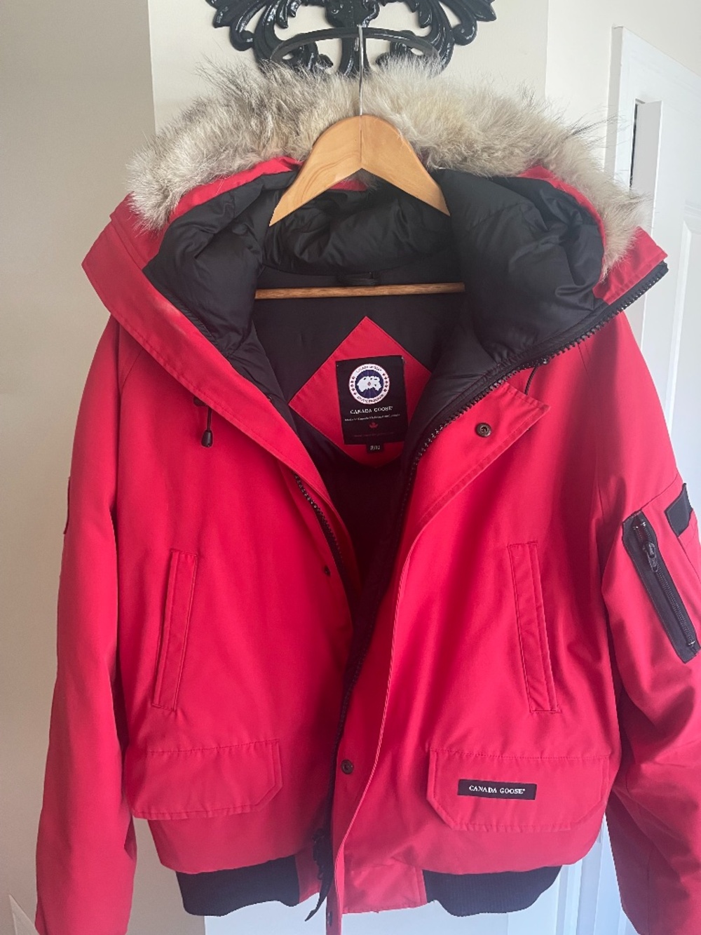 Canada goose winter jacket size XL for mean with real fur